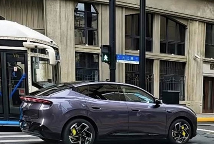 全新紧凑型轿跑SUV 纯电/增程双动力 小鹏MONA L03实车图曝光