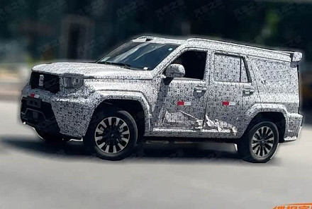 长轴距旗舰就位!有望搭载4.0T V8插混动力系统 坦克700L谍照曝光