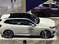 2027款宝马X3实车于2026成都车展前夕曝光，新增沙丘灰配色并将于车展亮相