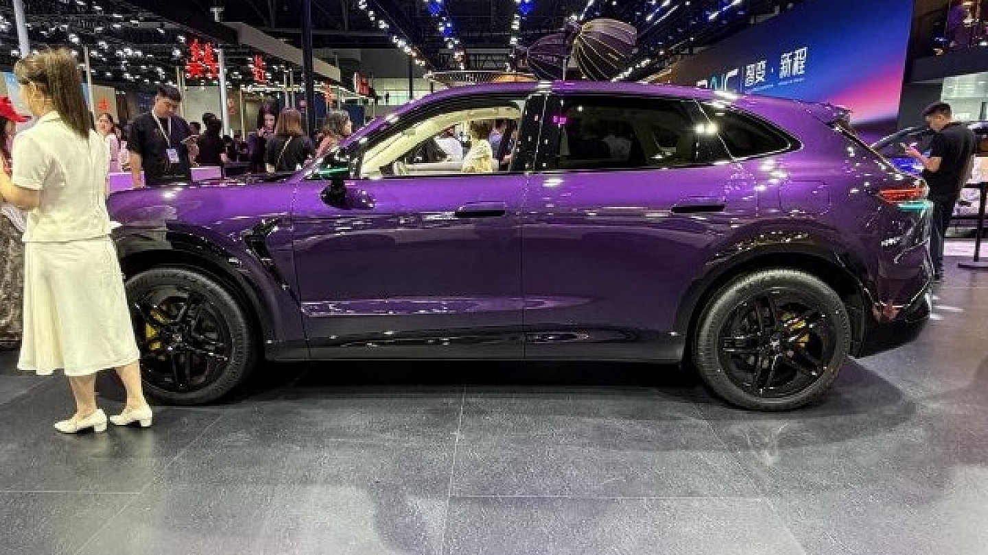 2026成都车展：极狐阿尔法T7全球首发，定位20万级智能轿跑SUV