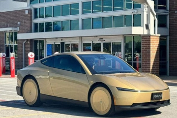 抢跑马斯克,全球首个无方向盘Robotaxi上路运营,贝佐斯笑麻了