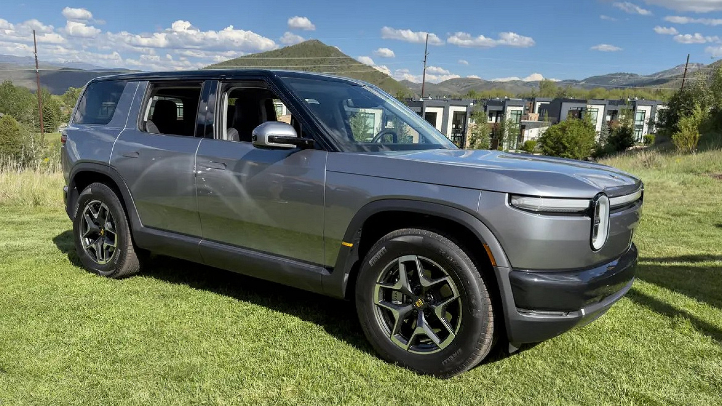 Rivian发布2027款R2中型SUV，定位更亲民的五座电动选择