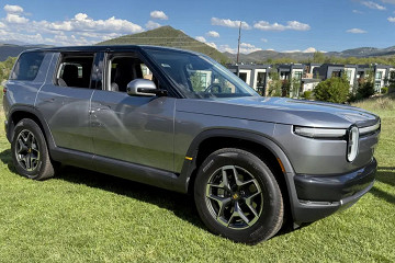 Rivian发布2027款R2中型SUV,定位更亲民的五座电动选择